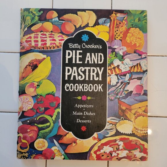 Betty Crocker Pie Pastry Cook Book 1st Edition 1968 Spiralbound Gift Staging Dec - Picture 1 of 7
